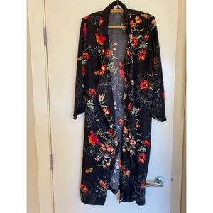 Boutique floral kimono